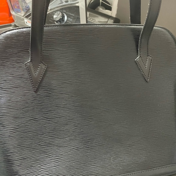 Authentic Louis Vuitton LV Lussac Epi Shoulder Bag. Excellent Condition! - Picture 3 of 9